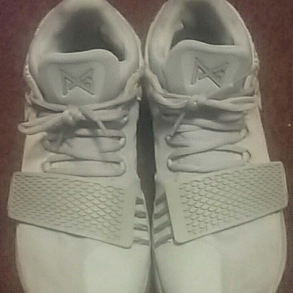 Shoes - Picture 3 of 4